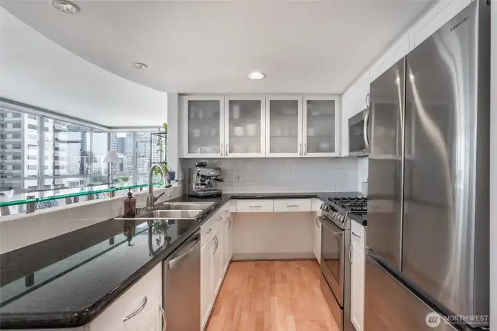 Granite countertops and brand new SS appliances Granite countertops and brand new SS appliances