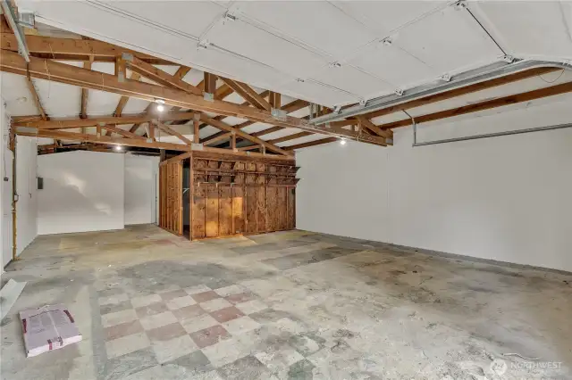 garage with 2 office rooms