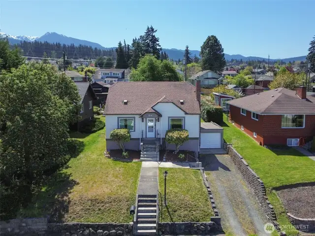 Welcome to 616 E 10th Street, Port Angeles, WA!