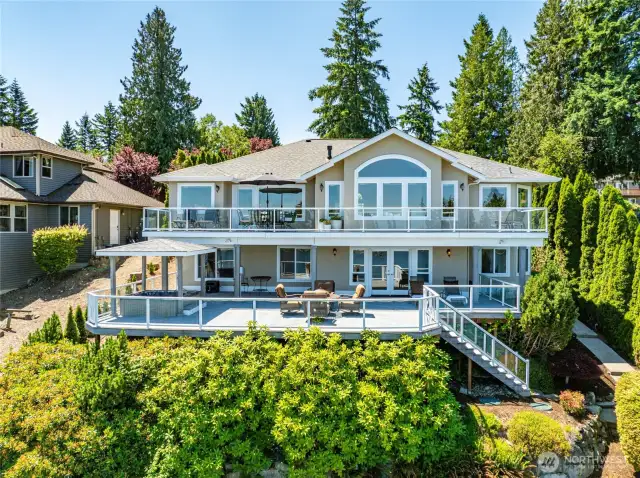 Close up of this sprawling home.