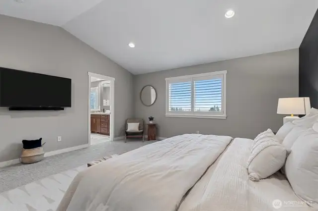 Master with ensuite bath and huge WIC