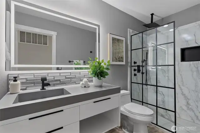 Upstairs full bath