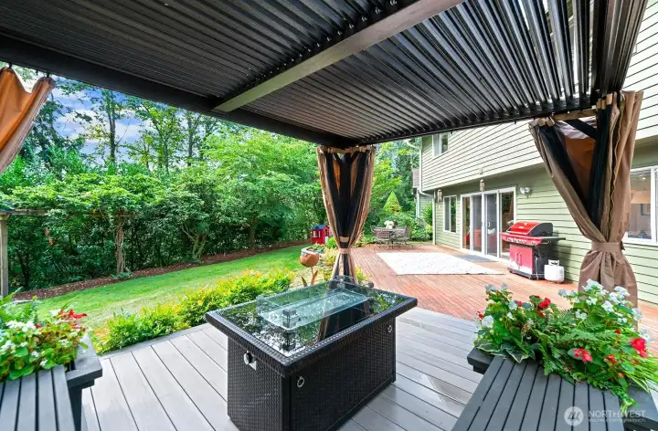 Gorgeous oversized yard  with covered deck area