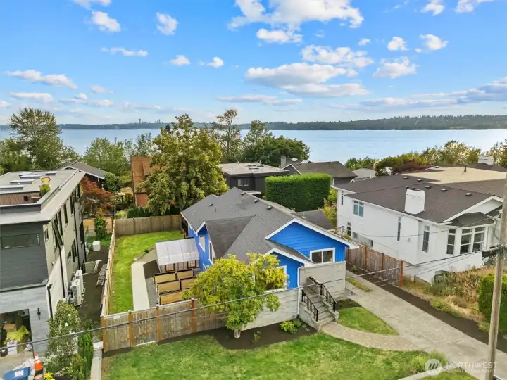 Just minutes to Lake Washington, top-rated schools, downtown Kirkland, and a vibrant mix of restaurants and shops.