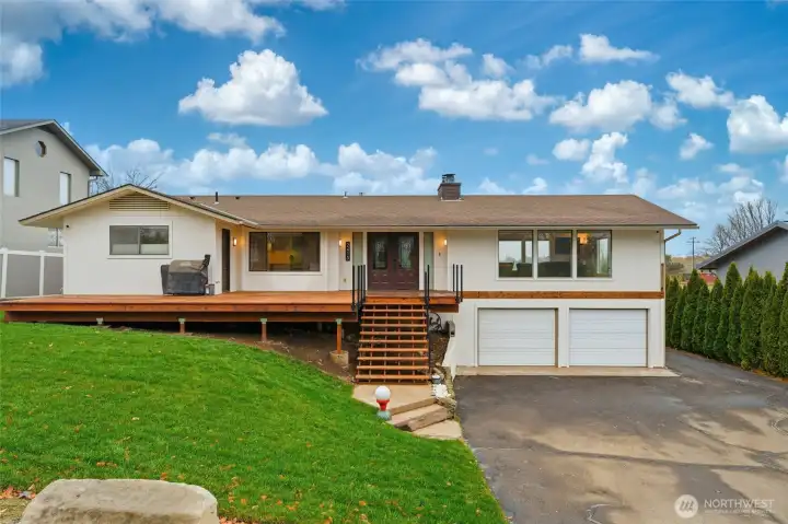 Welcome to 2415 Country Club Rd - by the 14th Green!