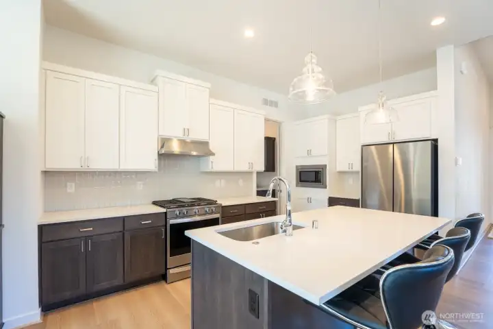 Well-appointed kitchen for easy food prep and entertaining.