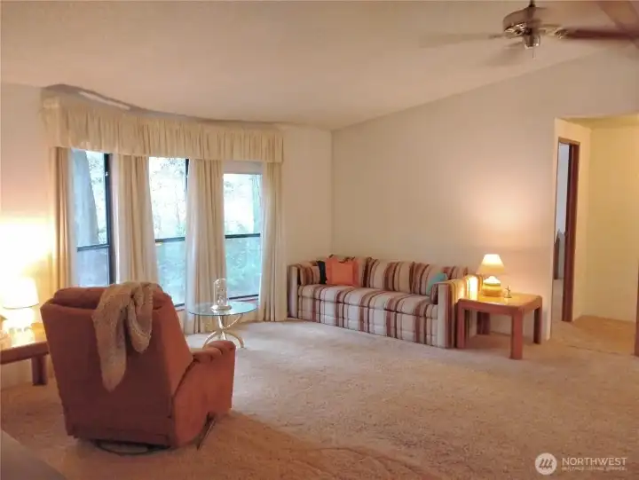 There are three bedrooms and on one side of the living room, are the two secondary bedrooms with 2nd bathroom. There are three bedrooms and on one side of the living room, are the two secondary bedrooms with 2nd bathroom.