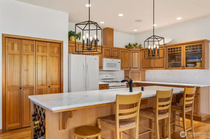This kitchen has everything you could wish for. Pantry, loads of cabinet and counter space. Updated with quartz and large undermount sink.