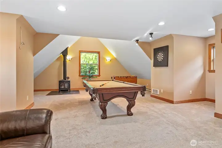 Bonus room is great for entertaining with pool table, darts and foosball. Extremely efficient Vermont Castings woiod stove with catalytic mode for 12+ hour burns.