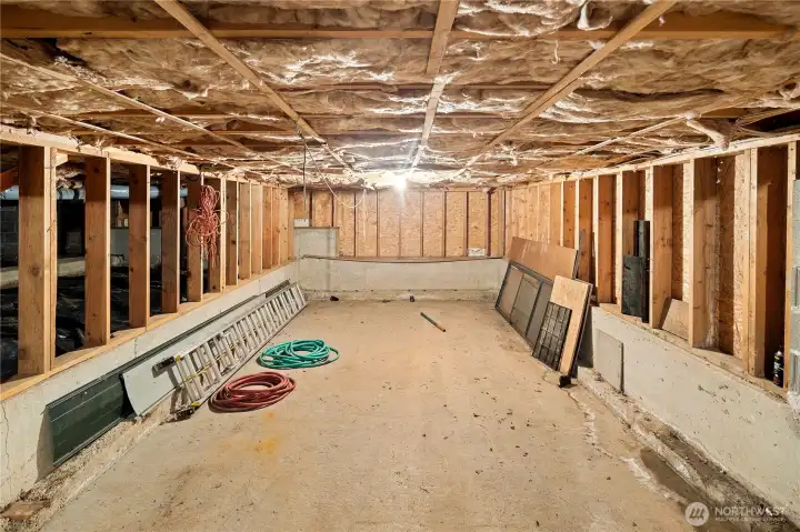 Crawl Space over 6' high Crawl Space over 6' high