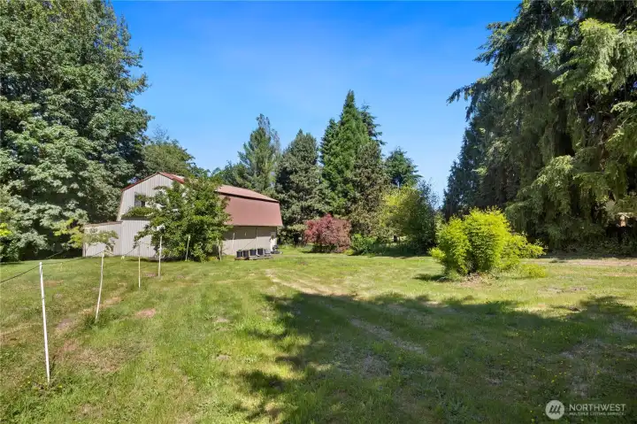 Barn with own bedroom, bathroom, furnace, water heater and septic Barn with own bedroom, bathroom, furnace, water heater and septic