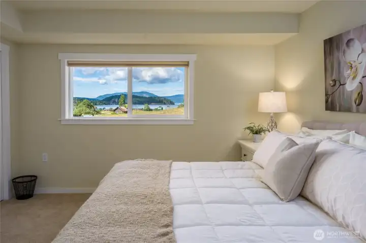 Second bedroom with king size bed.