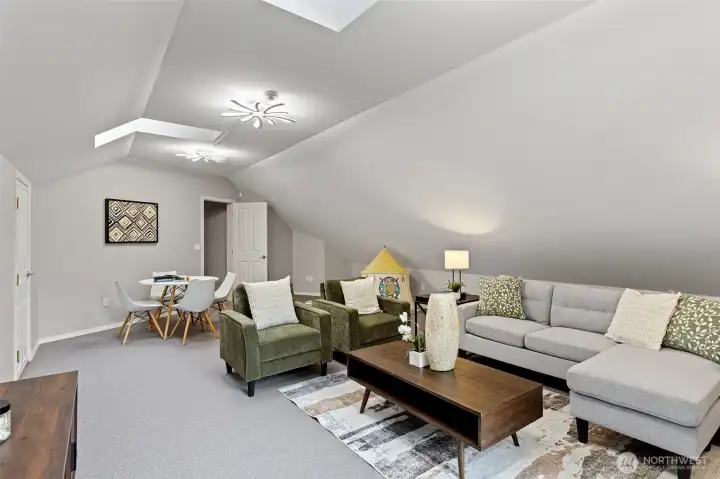 Huge Bonus Room Huge Bonus Room