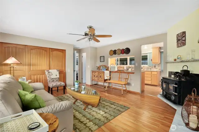 Living room with Ceiling fan