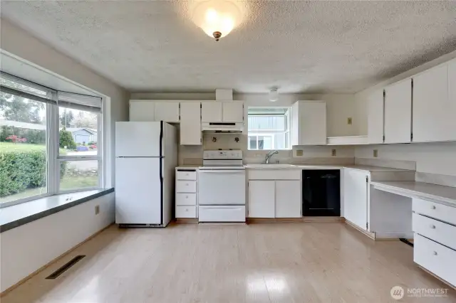 Let the light shine in! Plenty of room for a dining table.