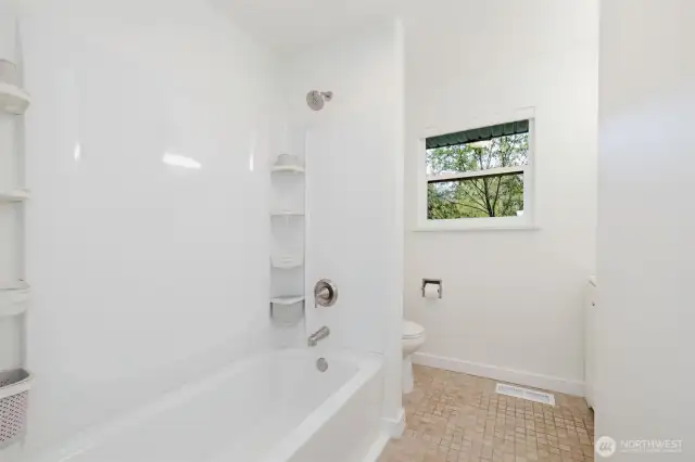 Upstairs full bathroom