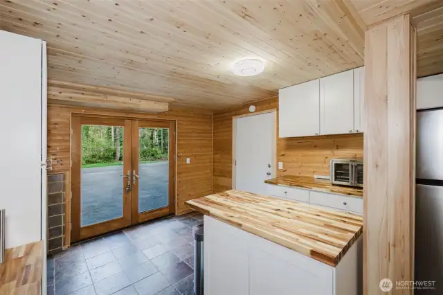 Downstairs kitchen (does not have oven)