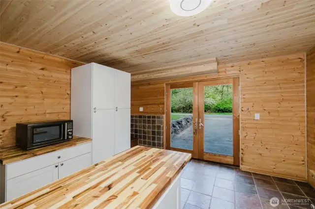 Downstairs kitchen (does not have oven)