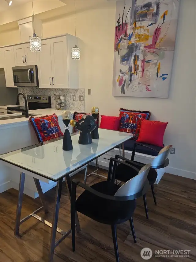 Entertaining size for Dining and dinner parties