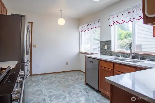 eat in kitchen