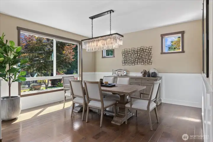 Large dining room plenty of seating and light