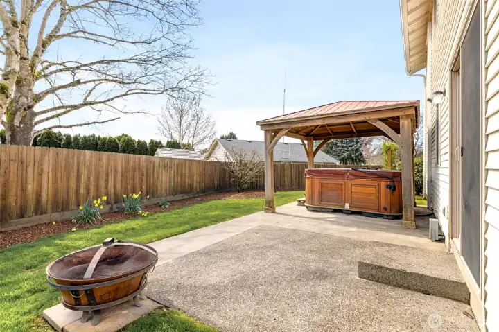 hot tub/Gazebo