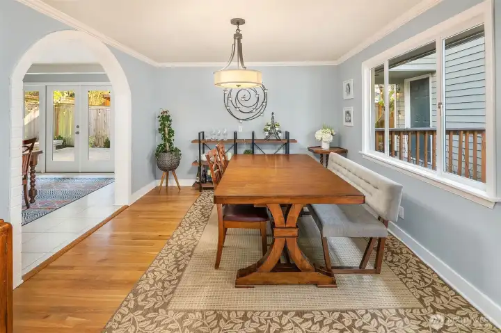 Oversized dining room, perfect for entertaining!
