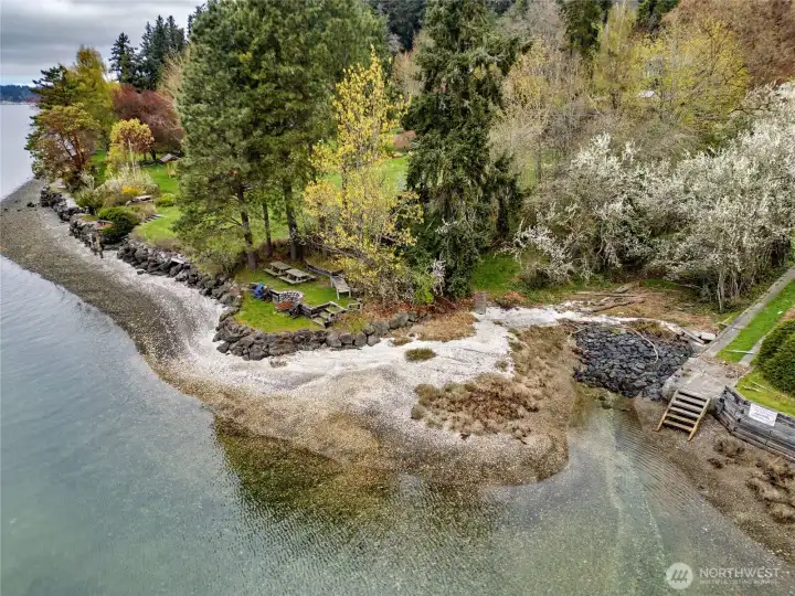 Private Fox Cove Beach access, oysters and clams