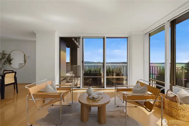 Gorgeous views of Lake Washington and Mt Rainier.