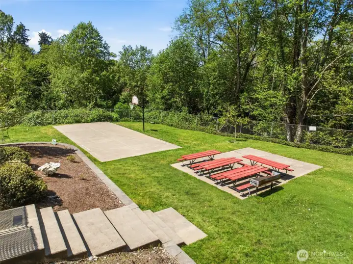 Mar Cheri picnic area and sports court