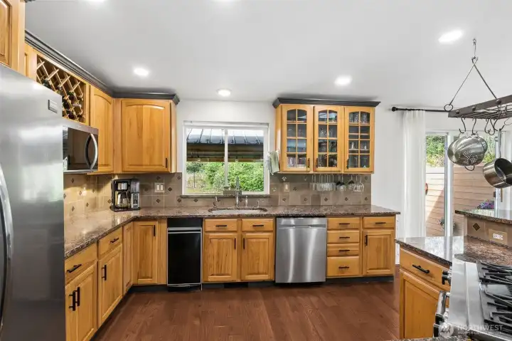 Kitchen, plenty of cabinets