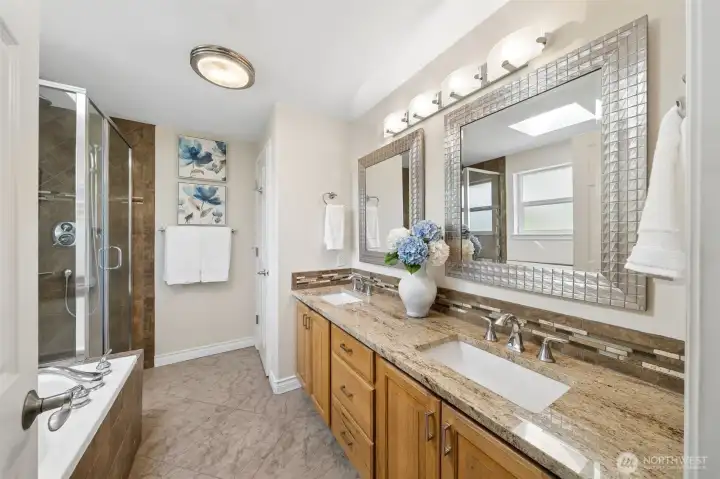 Primary bath, separate shower & tub