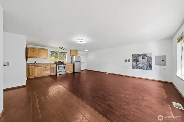 Studio Apt. LPV flooring, kitchen