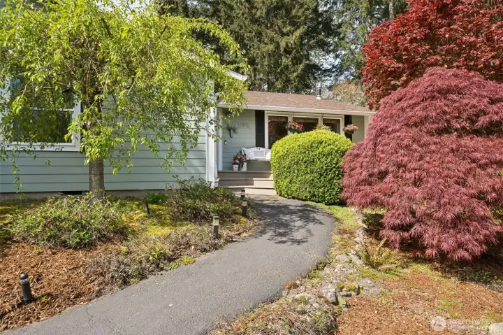 Easy walkway to front deck and entry