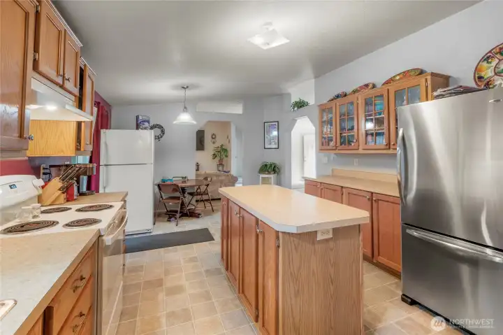 The heart of every home is the ktichen and this kitchen has everything you need!