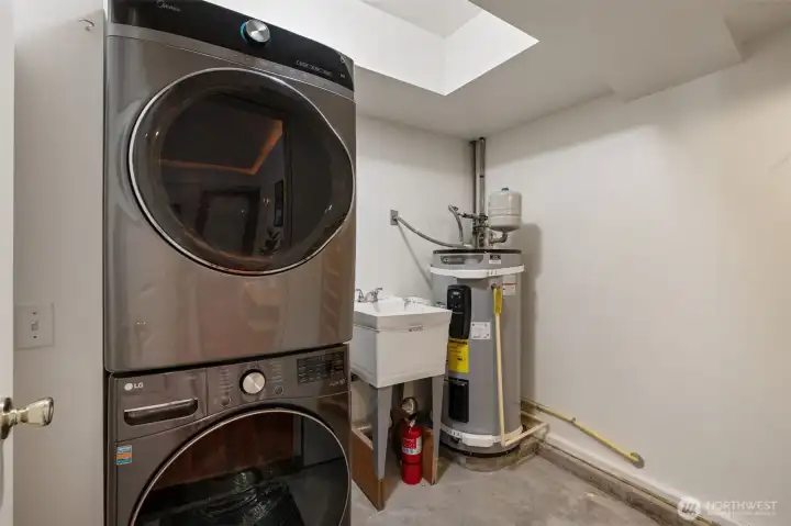 Laundry Room Spencer Lake 200 E N COVE Rd, Shelton, WA 98584 Laundry Room Spencer Lake 200 E N COVE Rd, Shelton, WA 98584