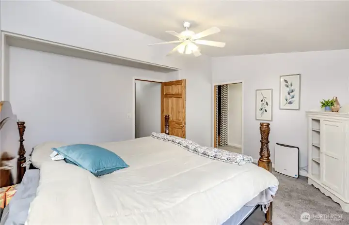 Excellent Primary bedroom!