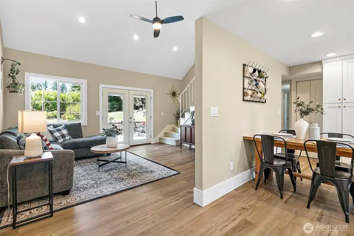 Vaulted ceilings help create a light & bright spacious living area. Vaulted ceilings help create a light & bright spacious living area.