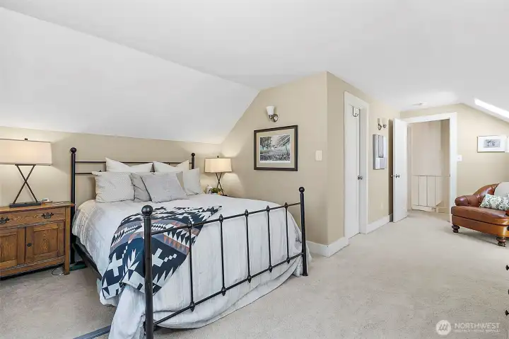 Large room with walk in closet Large room with walk in closet
