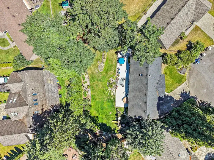Large expansive lot! Very private with mature landscaping. Large expansive lot! Very private with mature landscaping.