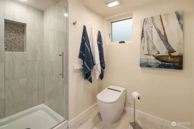 Spa bathroom combining shower...
