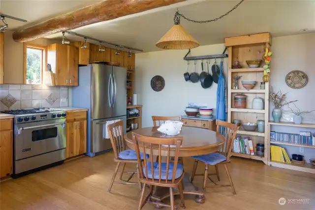 Dining area, kitchen