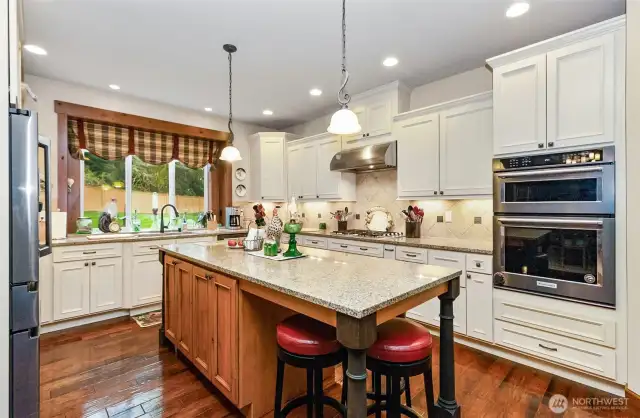 Kitchen Appliances Have Been Replaced & are Less than Five Years Old~Kitchen Aid Dishwasher~Microwave~Oven~Samsung Fridge~