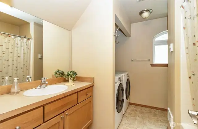 DADU Combo Full Bathroom & Laundry~HE Washer & Dryer to Remain with the Home~