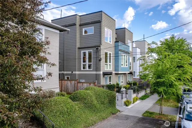 Located in the heart of old Ballard and a prime location for walkability. Grab a latte, just moments from your front door, on your way to the Sunday Farmers Market each week. Walkscore® of 96!