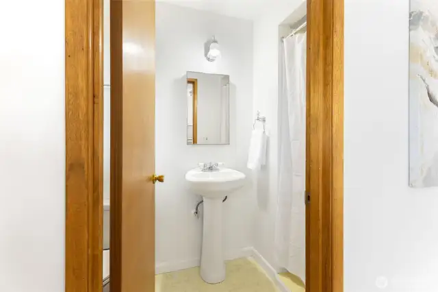 Primary en suite.