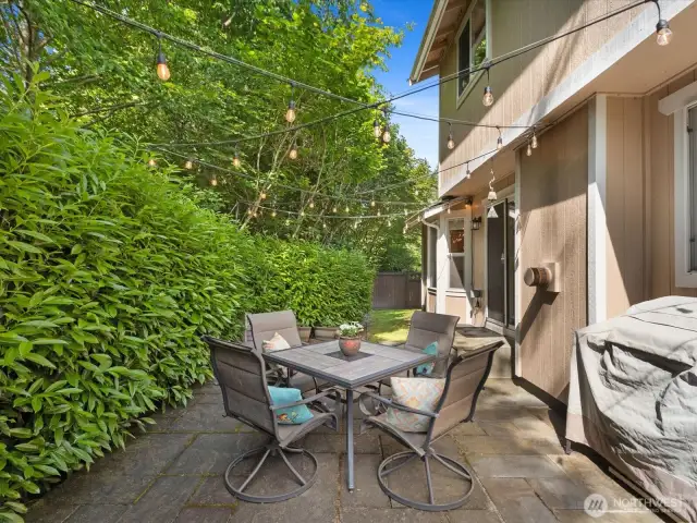 Super private back yard wtih paver patio
