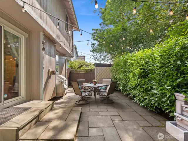 Super private back yard wtih paver patio
