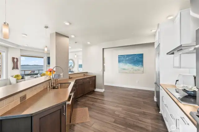 Quartz countertops in a neutral- easy-to-decorate-around shade.