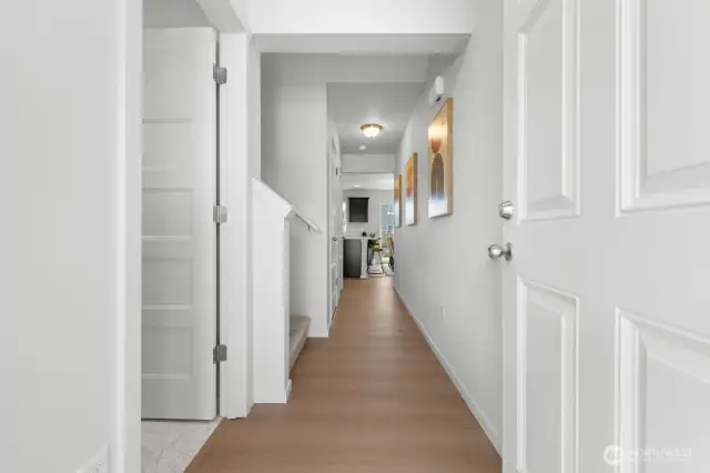 Photographs are for illustrative purposes only. Features, finishes, interior/exterior colors, landscaping and floorplan shown may vary from actual homes built.